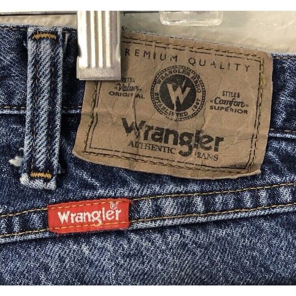 Wrangler 38 x 32 Straight Leg Medium Wash Denim Jeans 100% Cotton Casual Country - Picture 3 of 5